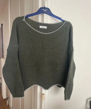 Pull court contenant de la laine Nina Kendosa