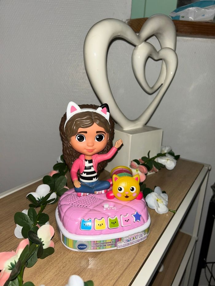 Lumi-conteuse à histoires de Gabby et la maison magique