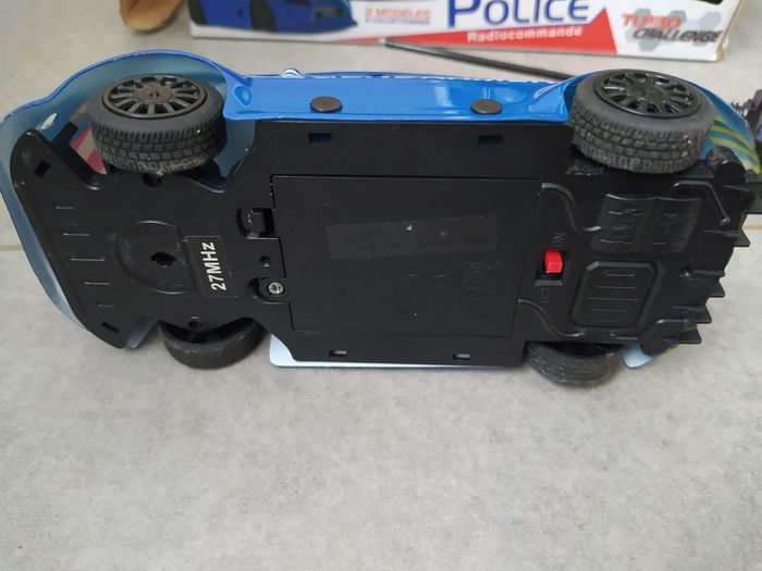 Voiture télécommandée gendarmerie - photo numéro 3