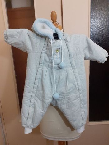 Combinaison à capuche taille 3-6 mois -mixte