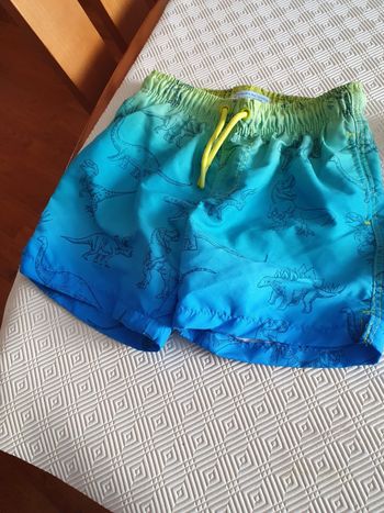 Short de bain neuf T 4