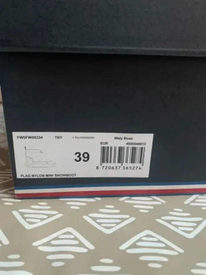 Boots d’hiver Tommy Hilfiger T/39 Neuf - photo numéro 7