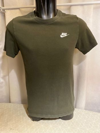 T-shirt kaki manches courtes taille S Nike