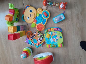 Lot de jouets d eveil pour bebe