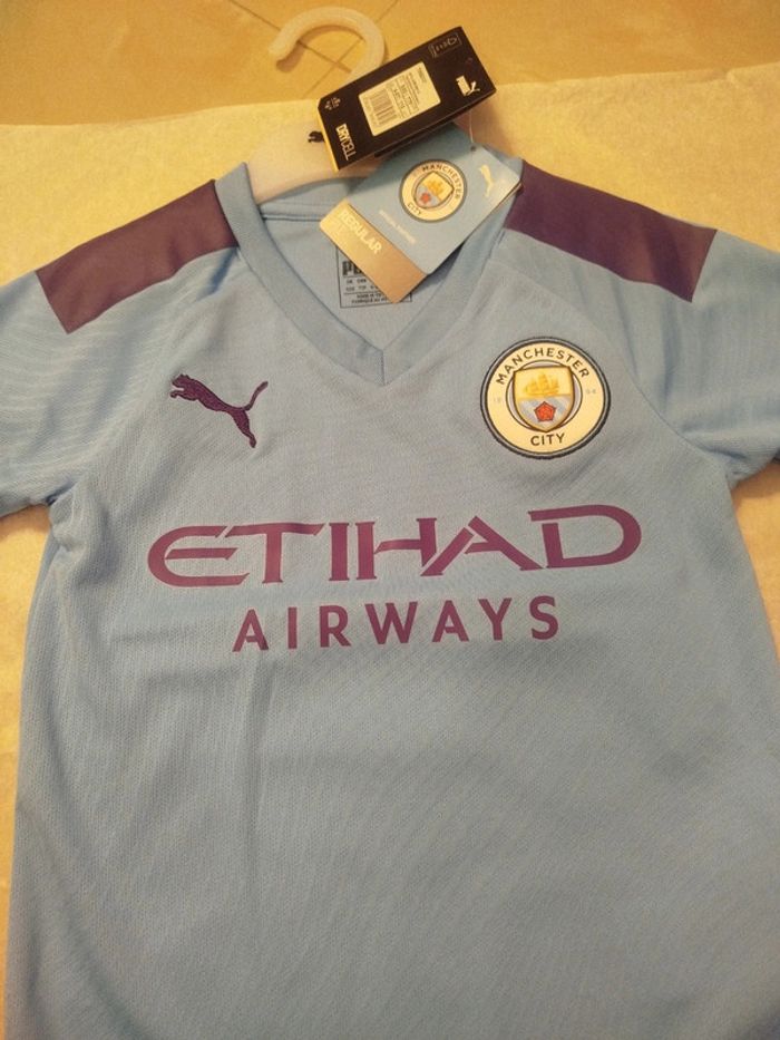 Tenue de foot Puma, équipe Manchester City taille 4/5  ans authentique neuf - photo numéro 5