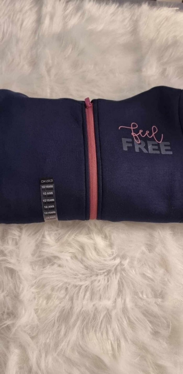 (NEUVE non portée)🏷🥰😍 superbe veste zippée 10 ans fille 💜💜💜 - photo numéro 2