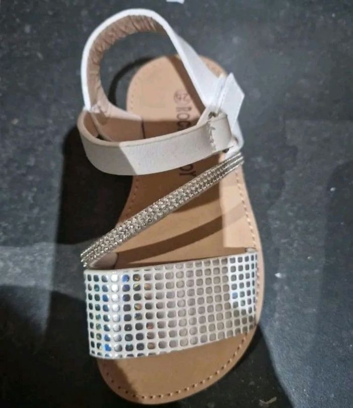 Neuve chaussures sandales blanc argenté été rock and joy taille 32