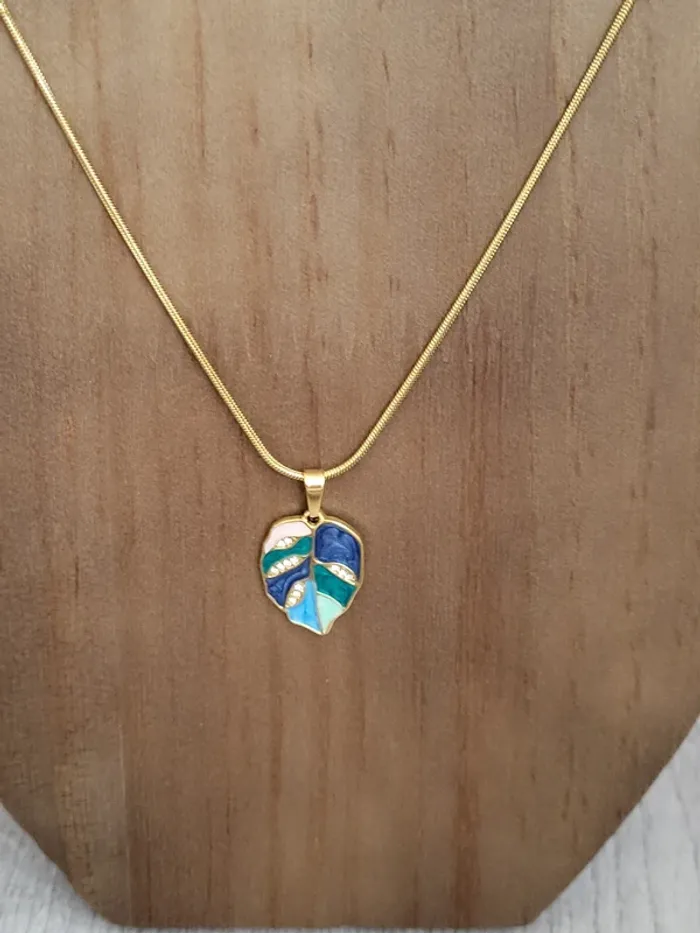Collier pendentif en acier inoxydable avec feuille bleu 50-55 cm - photo numéro 3