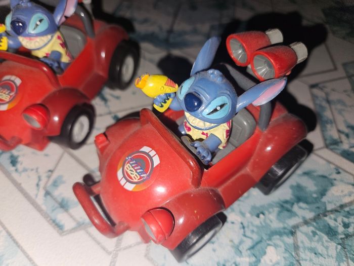2 Voitures Stitch DISNEYLAND PARIS rouge à friction Disney Lilo et Stitch - photo numéro 4