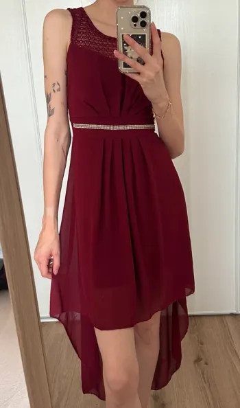 Robe asymétrique bordeaux