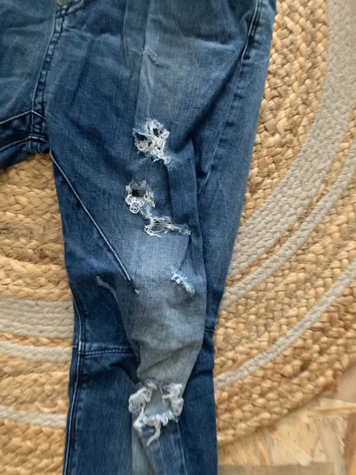 Jeans troué 2 - photo numéro 3