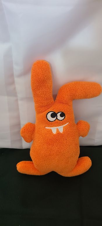 monstre TISSEA FLY peluche doudou orange Gribouille