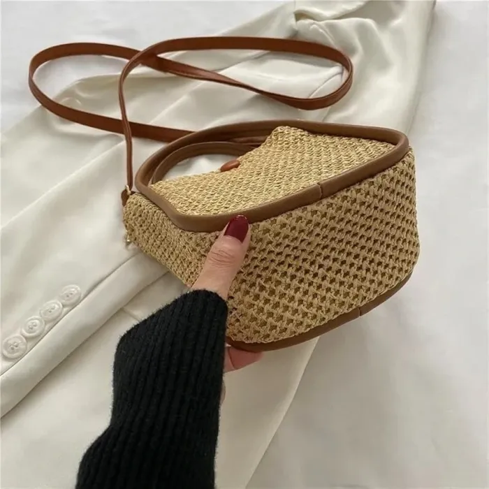Petit sac à main avec bandoulière en paille tressée marron - photo numéro 4