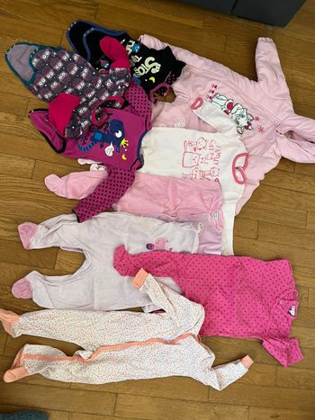 Lot de vêtements fille 12 mois (71 pièces)