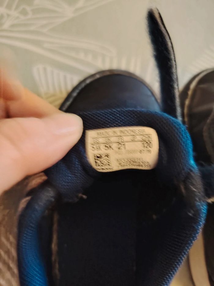 Basket Adidas taille 21 - photo numéro 4