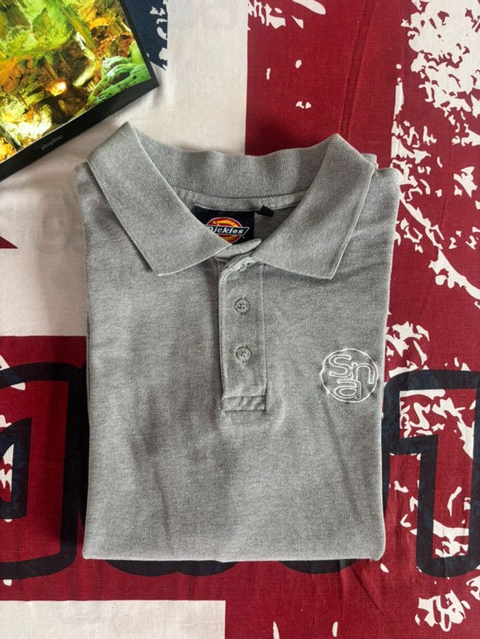 Polo Dickies taille S/M gris logo brodé blanc «sna » - photo numéro 12