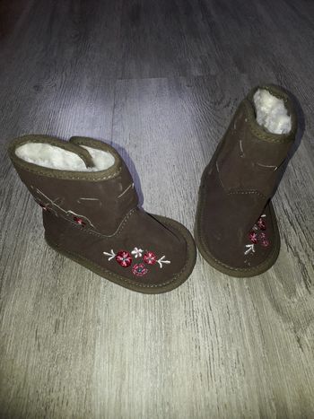 bottine fourrée marron broderie pointure 3 à 9 mois neuve