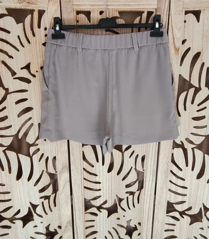 Short fluide gris clair Taille 40 H&M - photo numéro 8