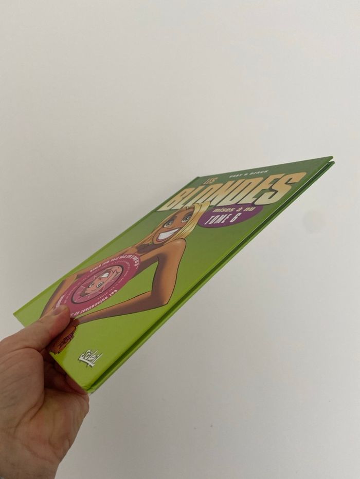 BD Les Blondes - T.6 : Mises à nu - Gaby & Dzack - Soleil Humour - photo numéro 4