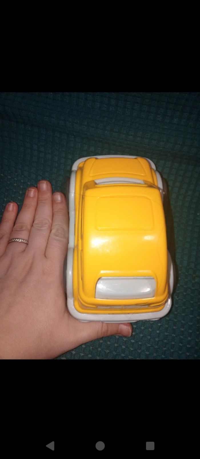 Grosse voiture en plastique - photo numéro 3