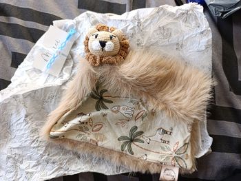 Doudou lion lange et crochet fait main prêt à offrir 