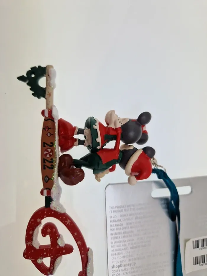 D138-Disney Mickey and Minnie 2022 Festive Key Hanging Ornament - photo numéro 2