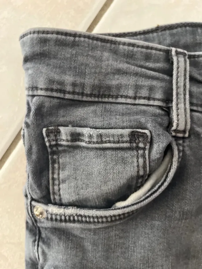 Jeans femme Zara/ 38 / Gris /Très bon état - photo numéro 4