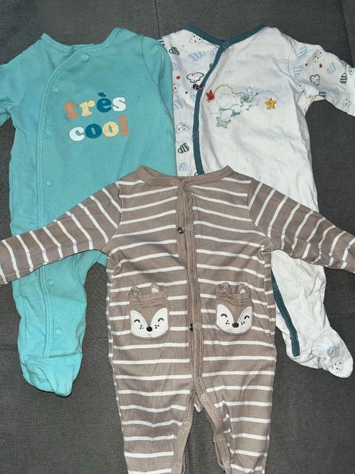 3 pyjamas fin 3 mois