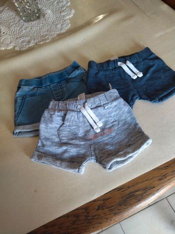 3 shorts bébé 62/68 cm