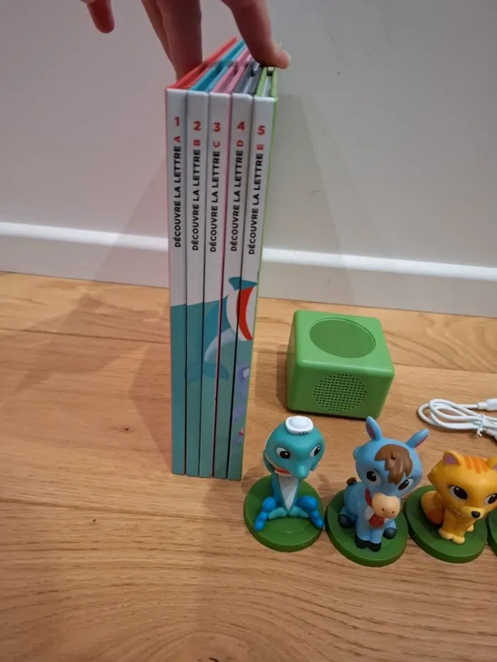 Lot 1 boite à histoire + 5 livres abécédaires + 5 figurines + 1 câble usb - photo numéro 17