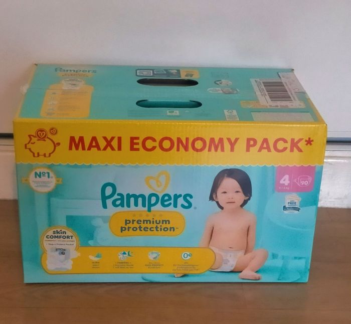 Lot couches Pampers premium taille 4