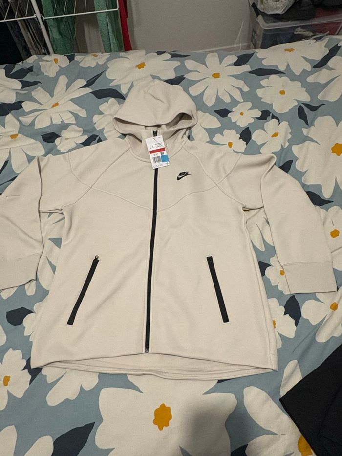 Veste à capuche Nike tech beige
