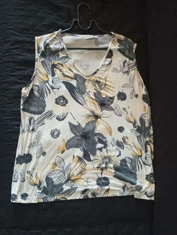 Débardeur fleurie taille 48