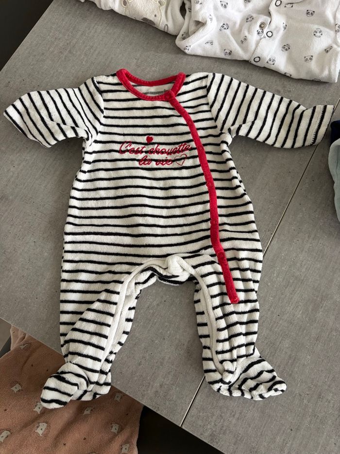Pyjamas 1 mois - photo numéro 4