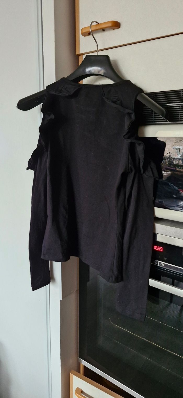 Vend 2 beau tricots noir taille M L avec épaules  dénudés - photo numéro 3
