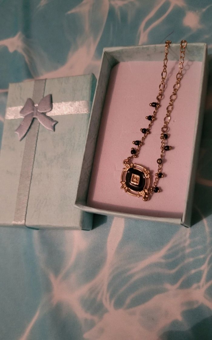 Bracelet doré et noir