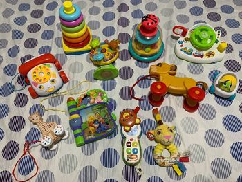 Vend plusieurs jouets bébé
