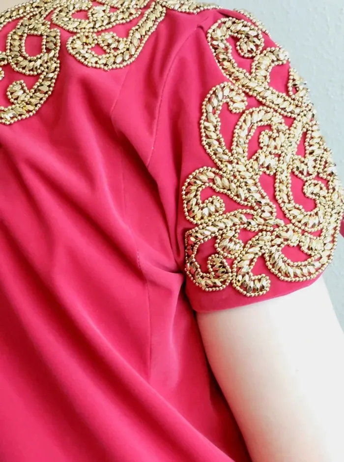 Robe de soirée traditionnelle Caftan en velours rose fuchsia broderies dorées 💖 - photo numéro 8