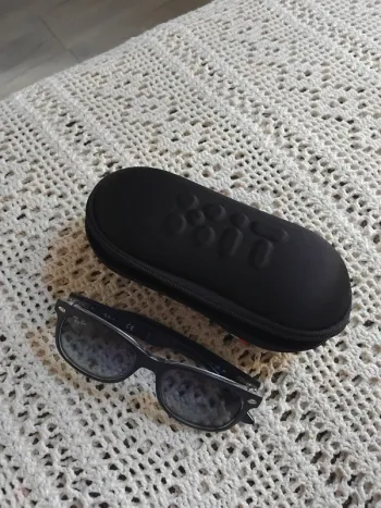 Lunette de soleil + étuie