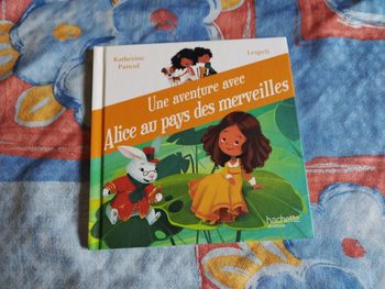 Alice au pays des merveilles Hachette jeunesse 
