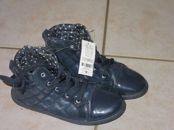 basket neuve taille 33