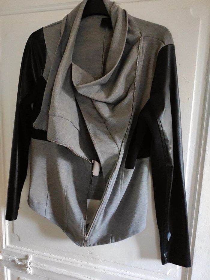 Très belle veste avec manches simili cuir - photo numéro 3