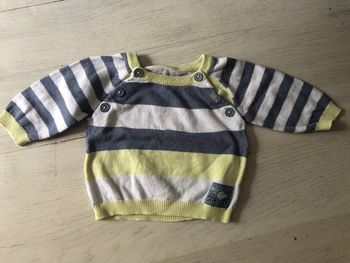 Très joli petit pull léger garçon 1 mois