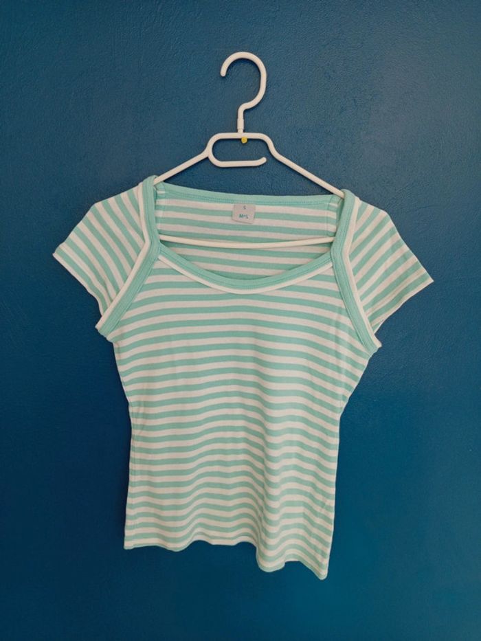 T-shirt rayé vert et blanc manches courtes