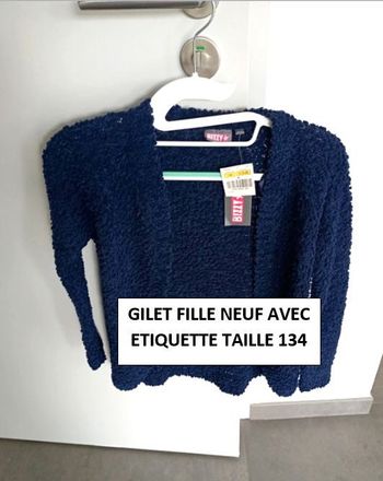 gilet fille taille 134 neuf avec étiquette