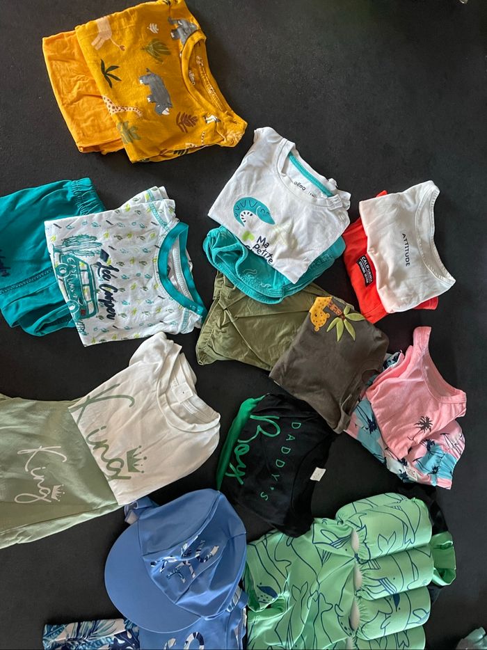 Lot  vêtements  12 mois