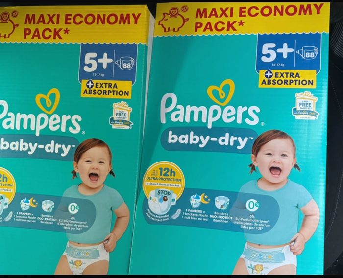 Lots de couches Pampers taille 5+