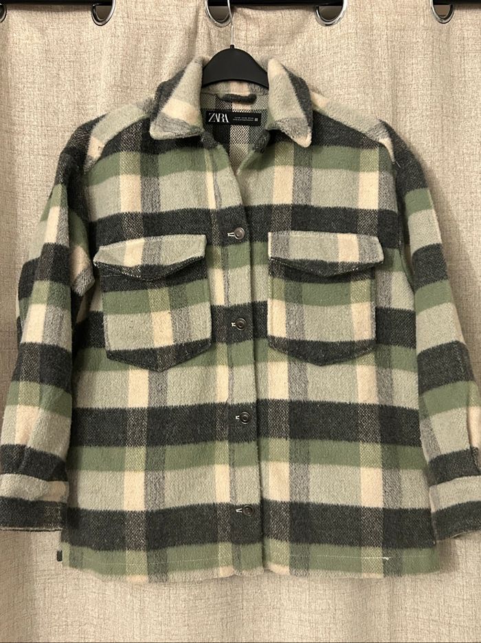 Veste sur chemise à carreaux Zara