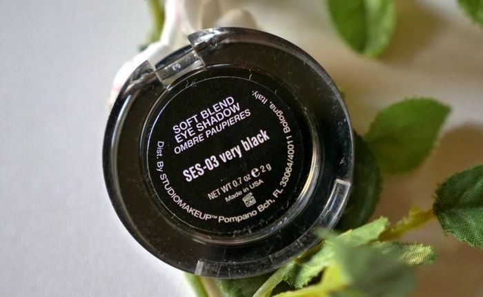 Soft Blend Eye Shadow _ Very Black _ Studio MakeUp - photo numéro 2
