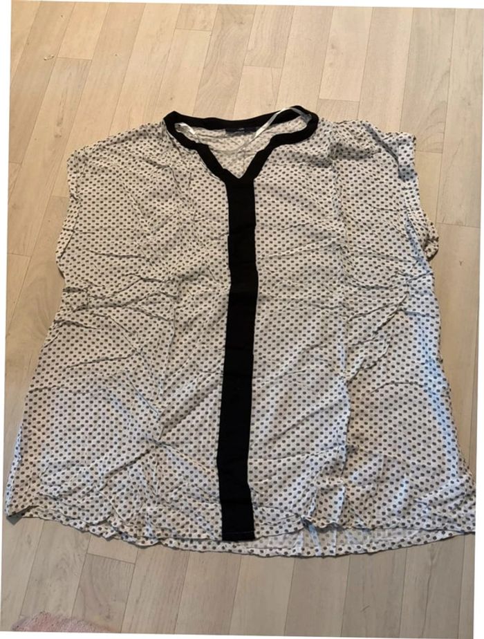Blouse 50/52 Kiabi noire et blanche matière très légère, sans manches